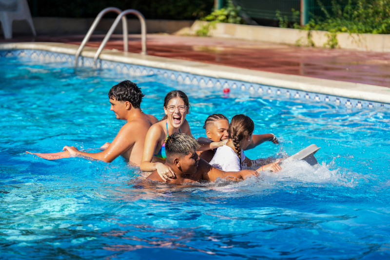 becas-verano-piscina-esp.jpg becas-verano-piscina-esp.jpg