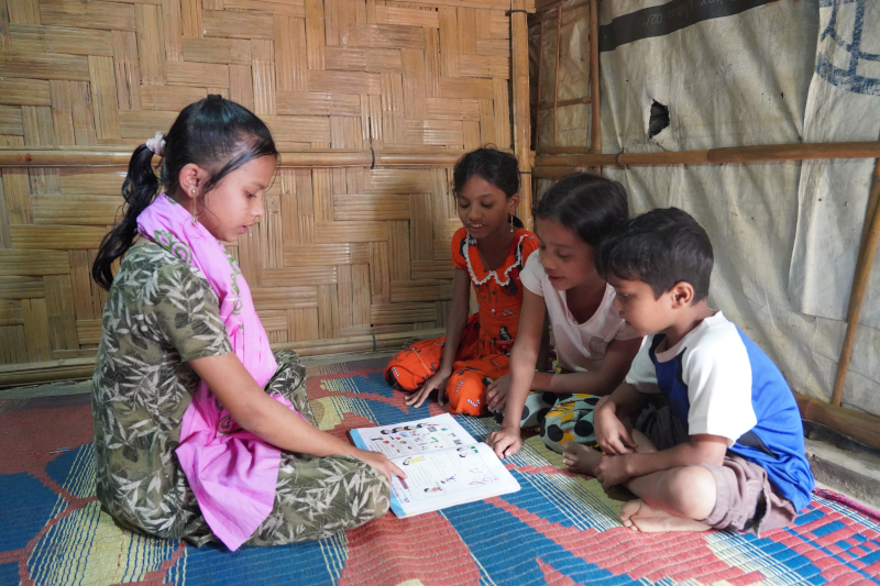 ayesha-clase-amigos-libro-bangla.JPG