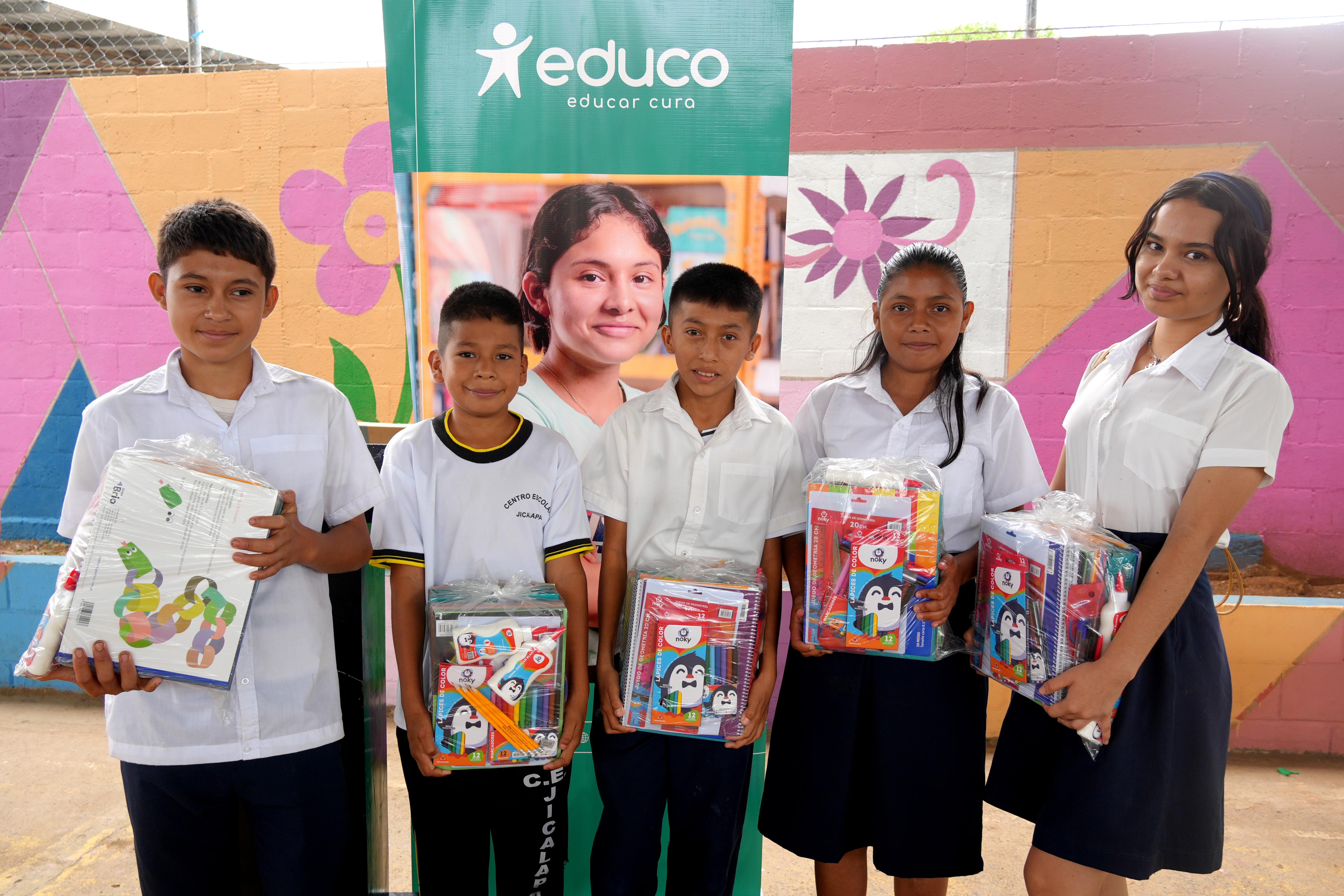 adolescentes-elsalvador-beca.JPG