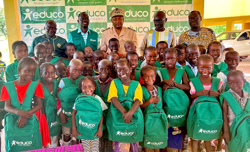 senegal-mochila-autoridades.jpg