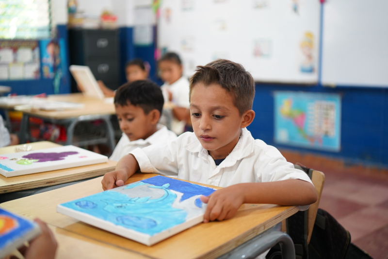 escuela-nino-elsalvador.JPG